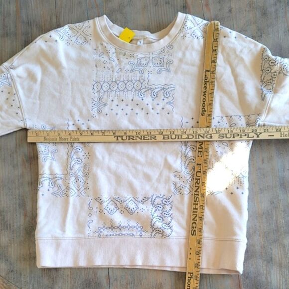 Fabletics Kourtney Sweatshirt Color Oats Blocked Paisley Small - Picture 3 of 8